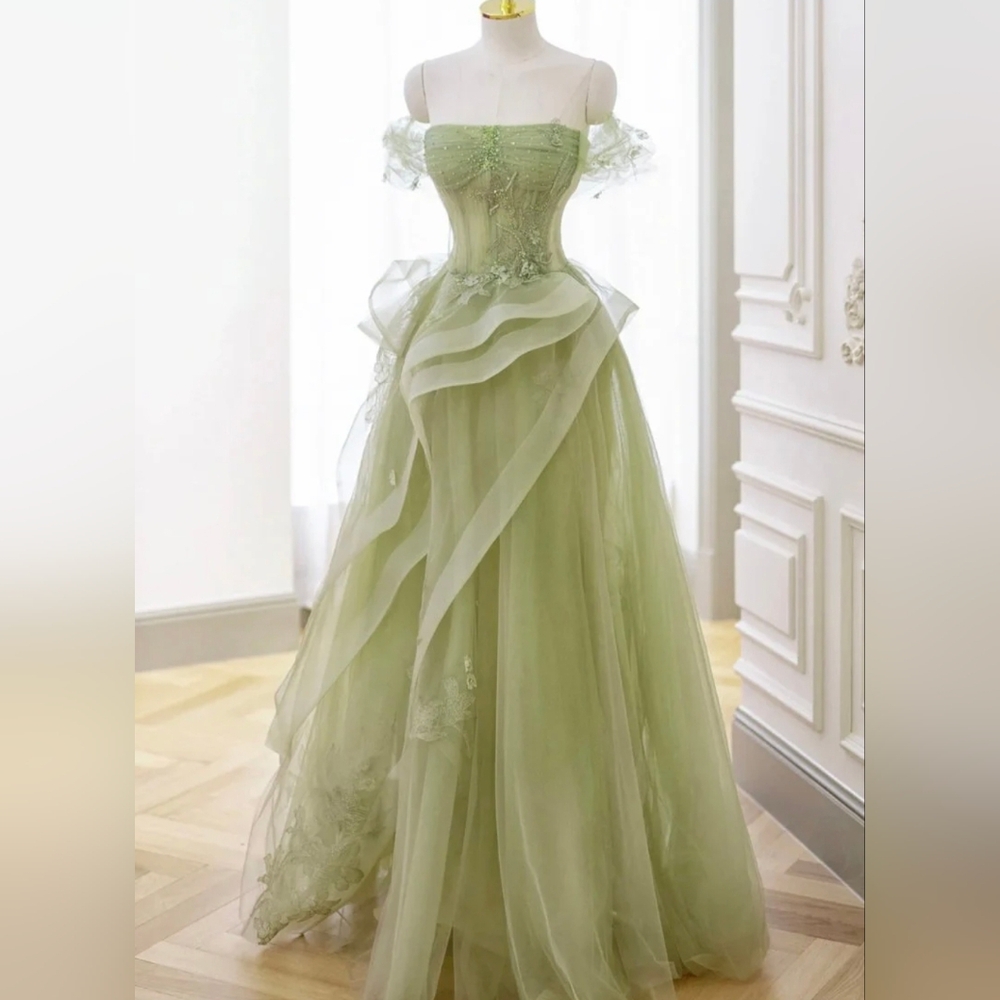 Elegant Green Strapless Gown